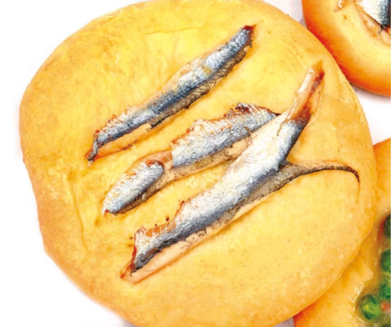 Crunchy anchovies coca